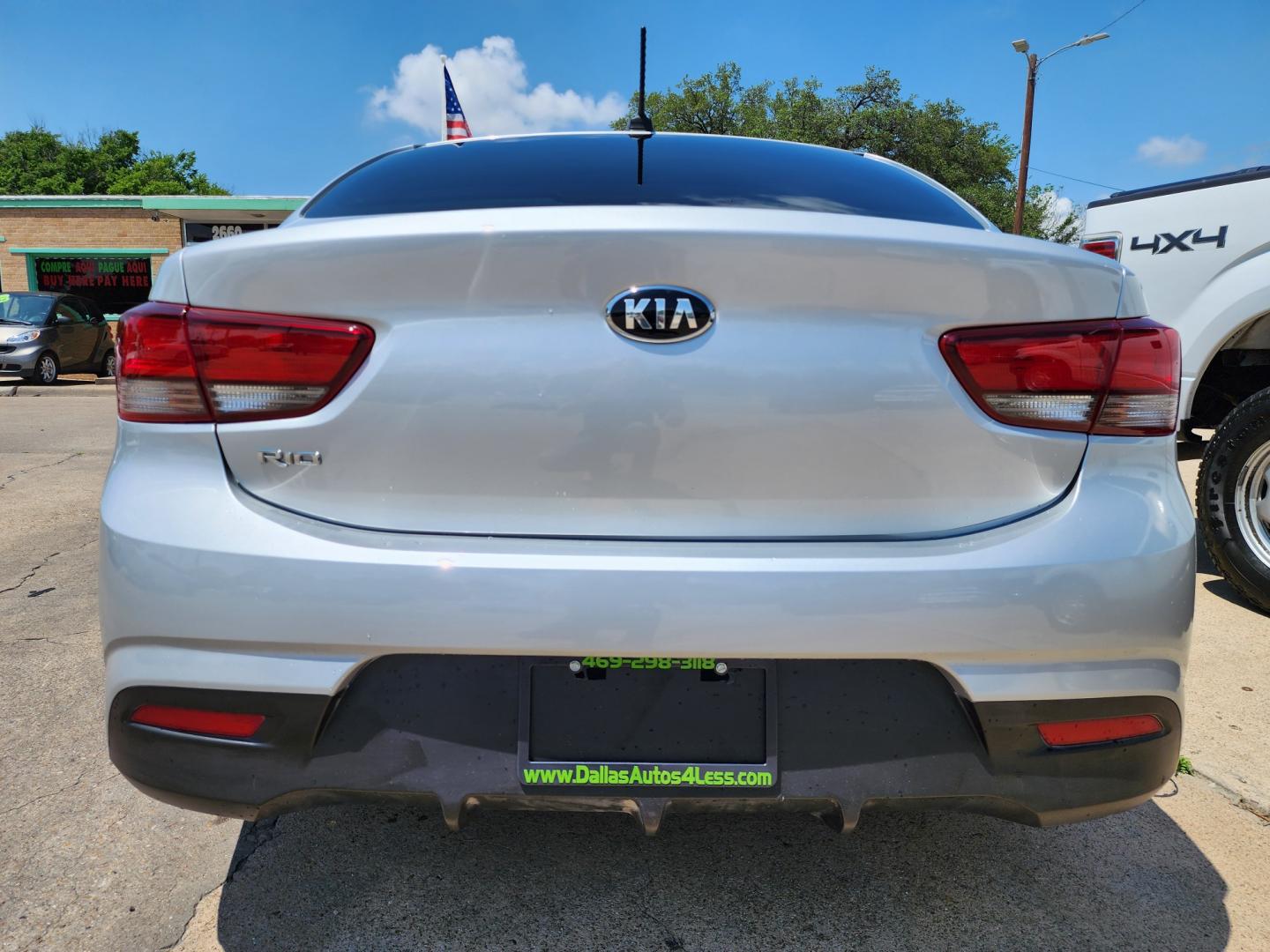 2018 SILVER Kia Rio LX (3KPA24ABXJE) with an 1.6L L4 DOHC 16V engine, 6A transmission, located at 2660 S.Garland Avenue, Garland, TX, 75041, (469) 298-3118, 32.885551, -96.655602 - Welcome to DallasAutos4Less, one of the Premier BUY HERE PAY HERE Dealers in the North Dallas Area. We specialize in financing to people with NO CREDIT or BAD CREDIT. We need proof of income, proof of residence, and a ID. Come buy your new car from us today!! This is a Very clean 2018 KIA RIO LX - Photo#4